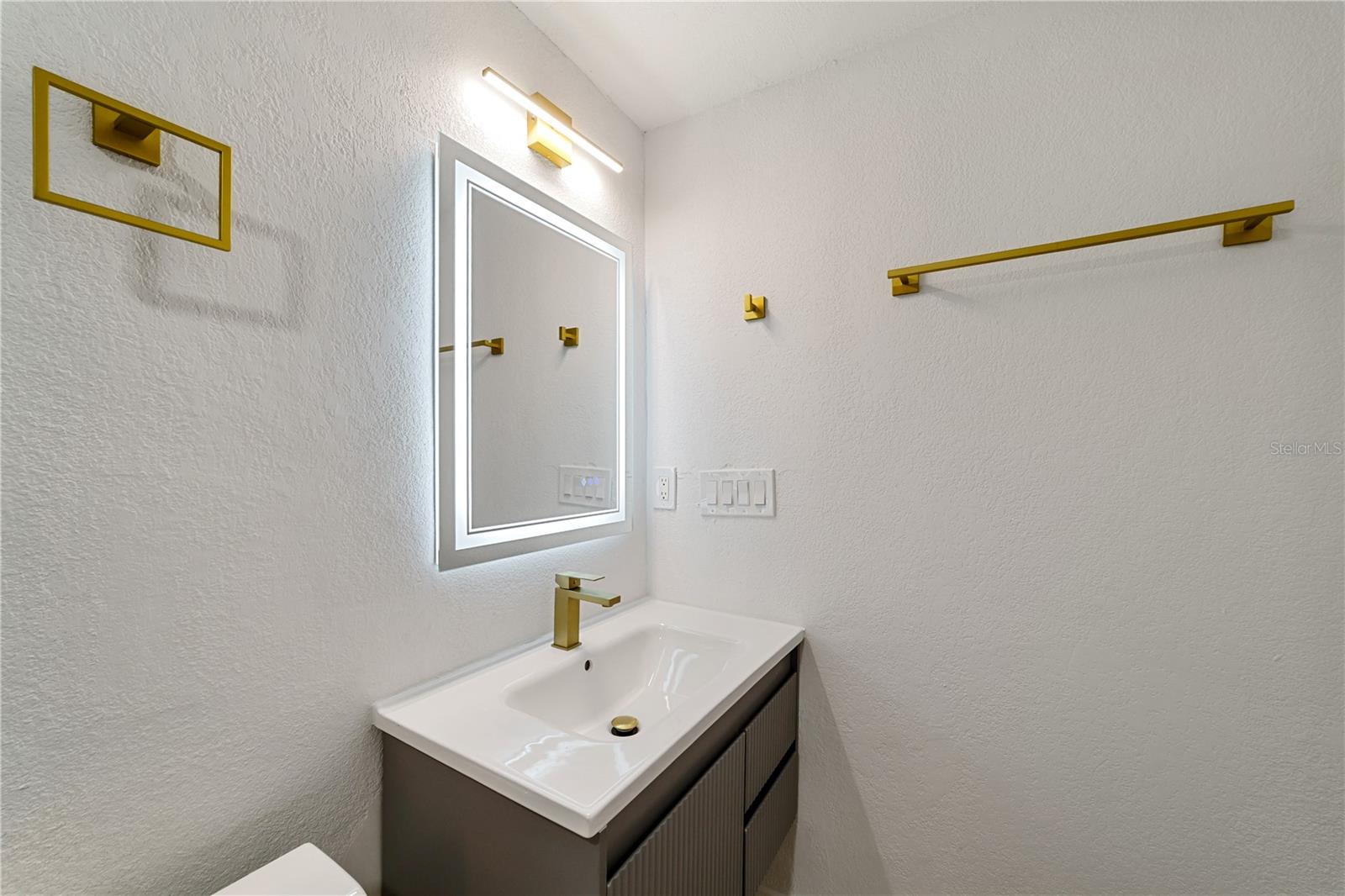 Image 24 of 46 For 1051 Normandy Boulevard