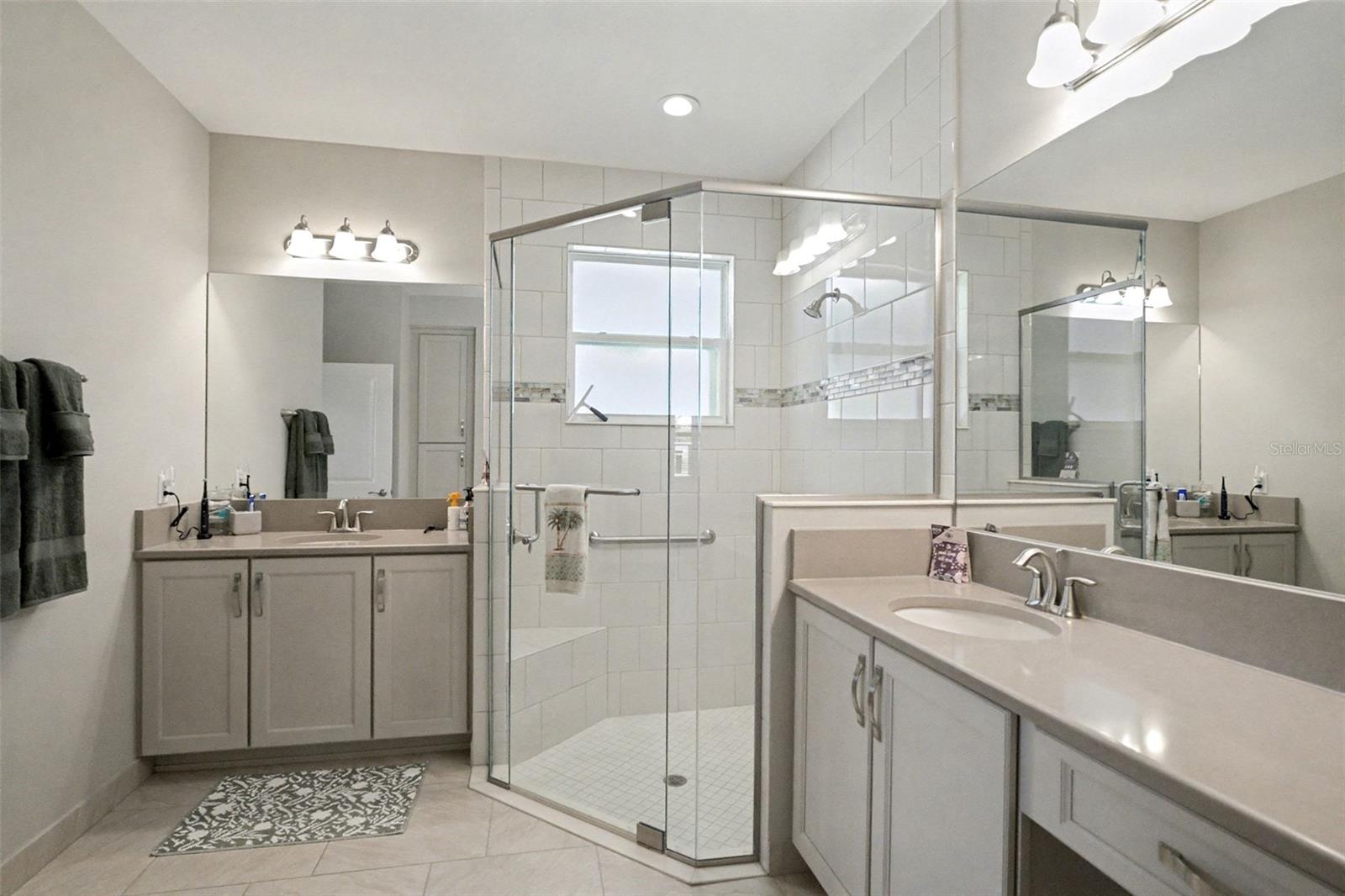 Image 21 of 42 For 4715 Avila Lakes Drive