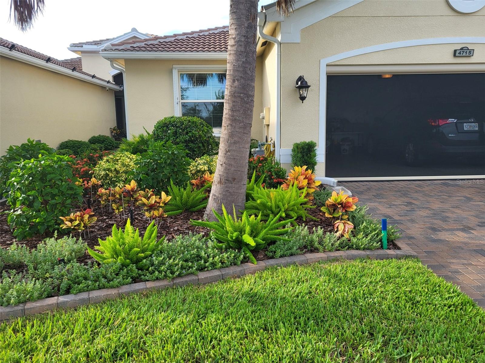 Image 4 of 42 For 4715 Avila Lakes Drive