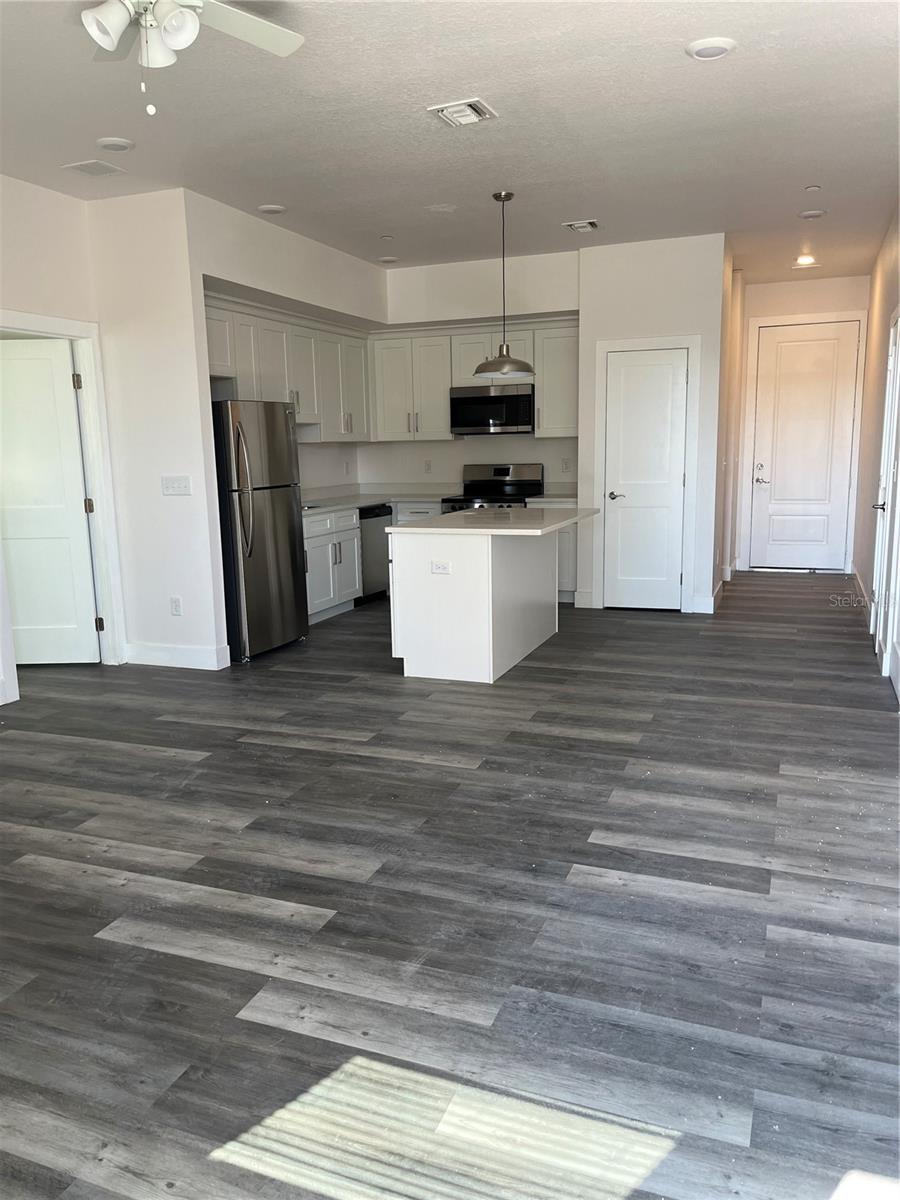 Image 5 of 11 For 2104 Columbus Drive