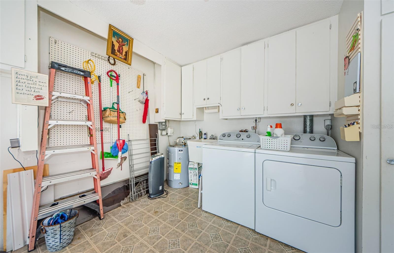 Image 28 of 45 For 2739 Sherbrooke Lane B