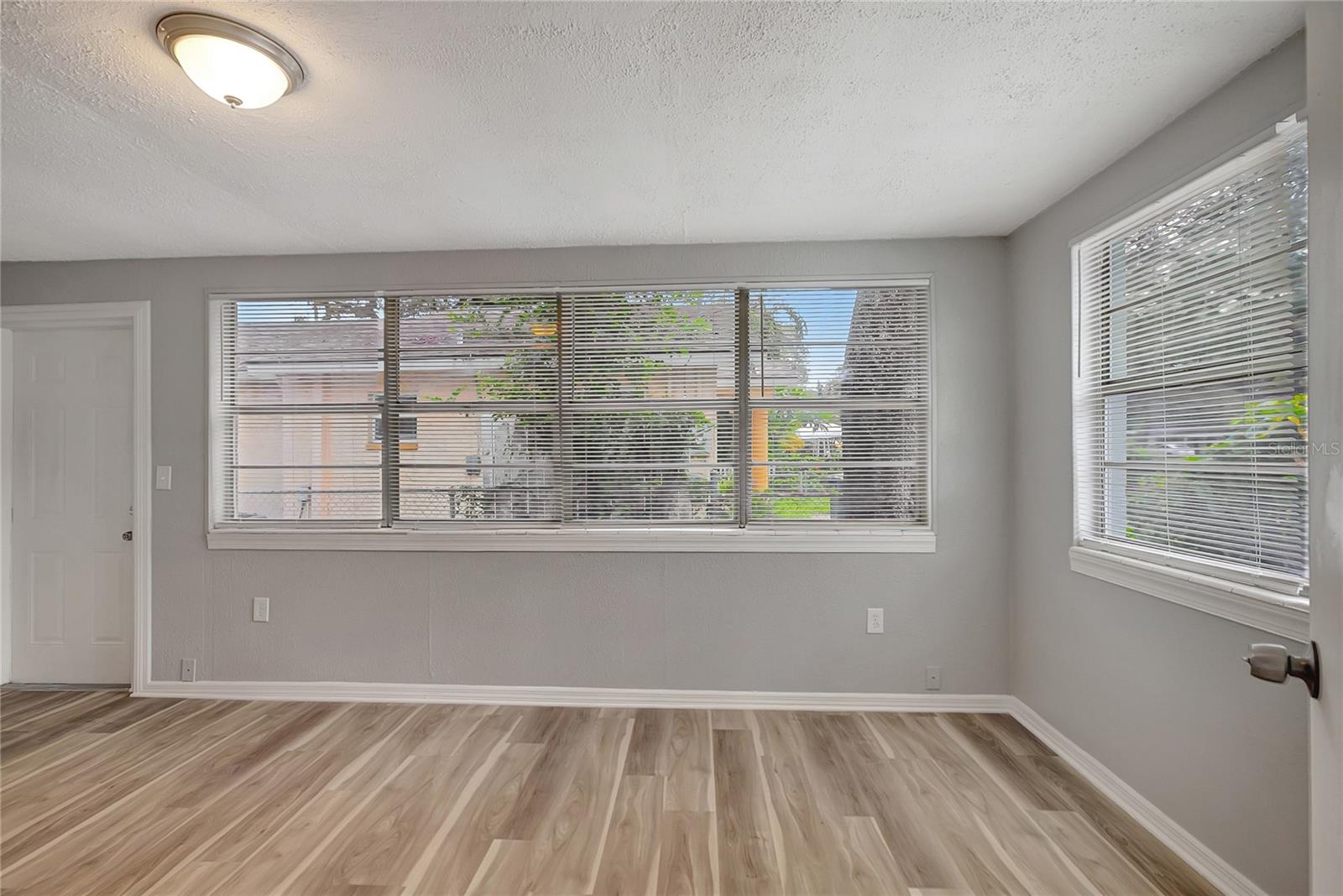 Image 14 of 33 For 8720 Dexter Avenue