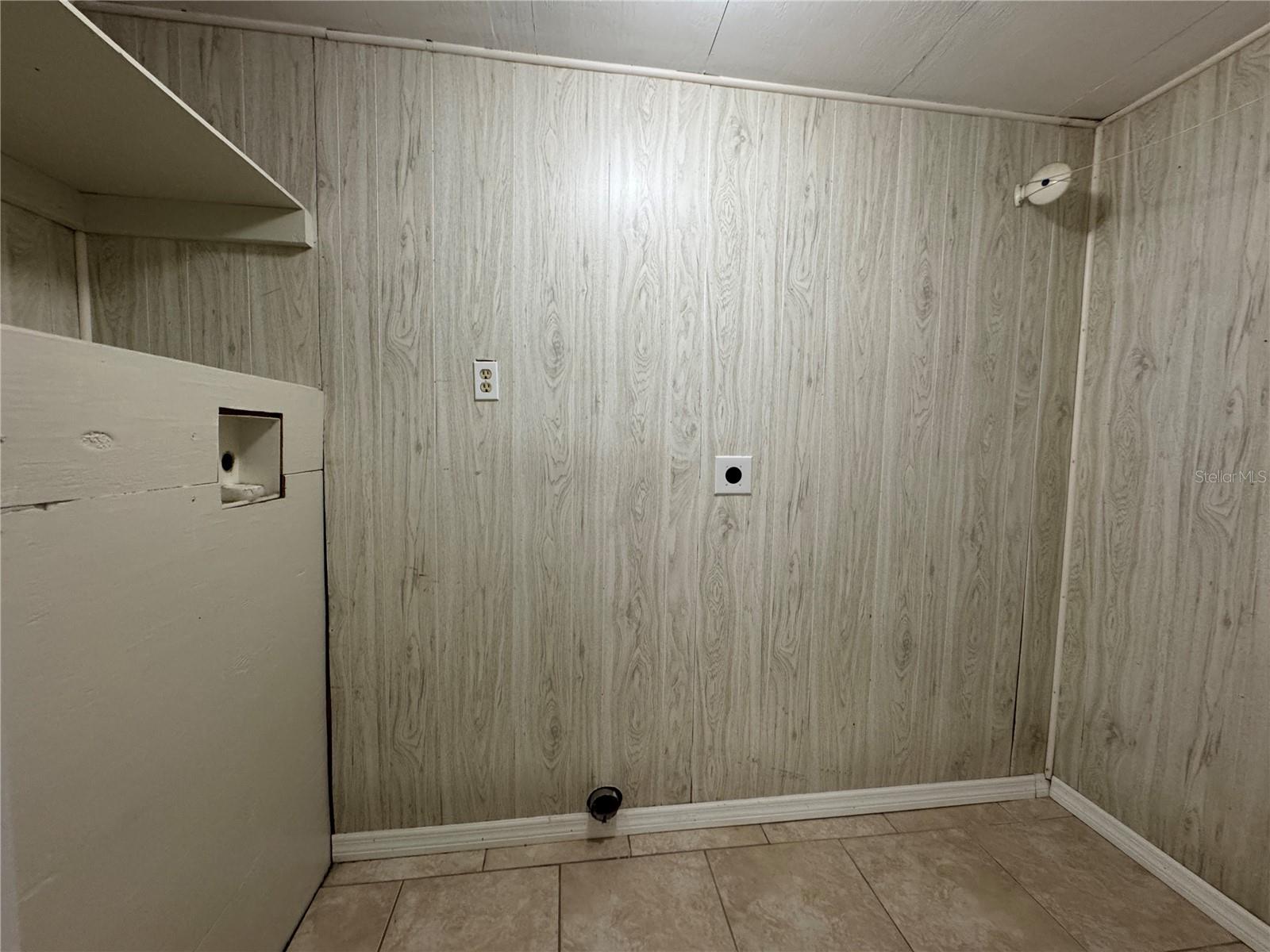 Image 19 of 25 For 438 Country Club Drive