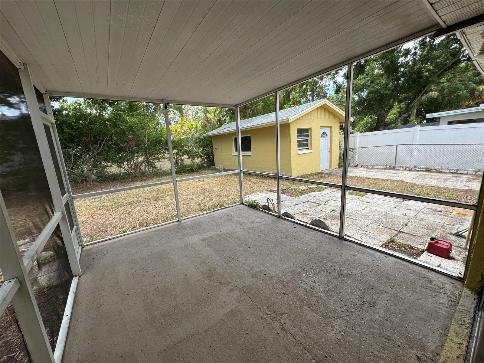 Image 20 of 25 For 438 Country Club Drive