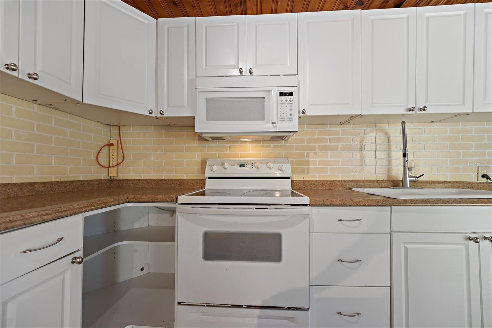 Image 13 of 54 For 2802 Wilson Circle