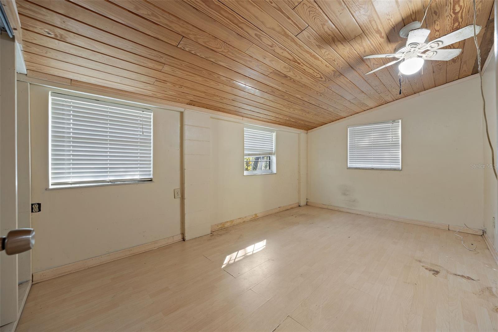 Image 19 of 54 For 2802 Wilson Circle