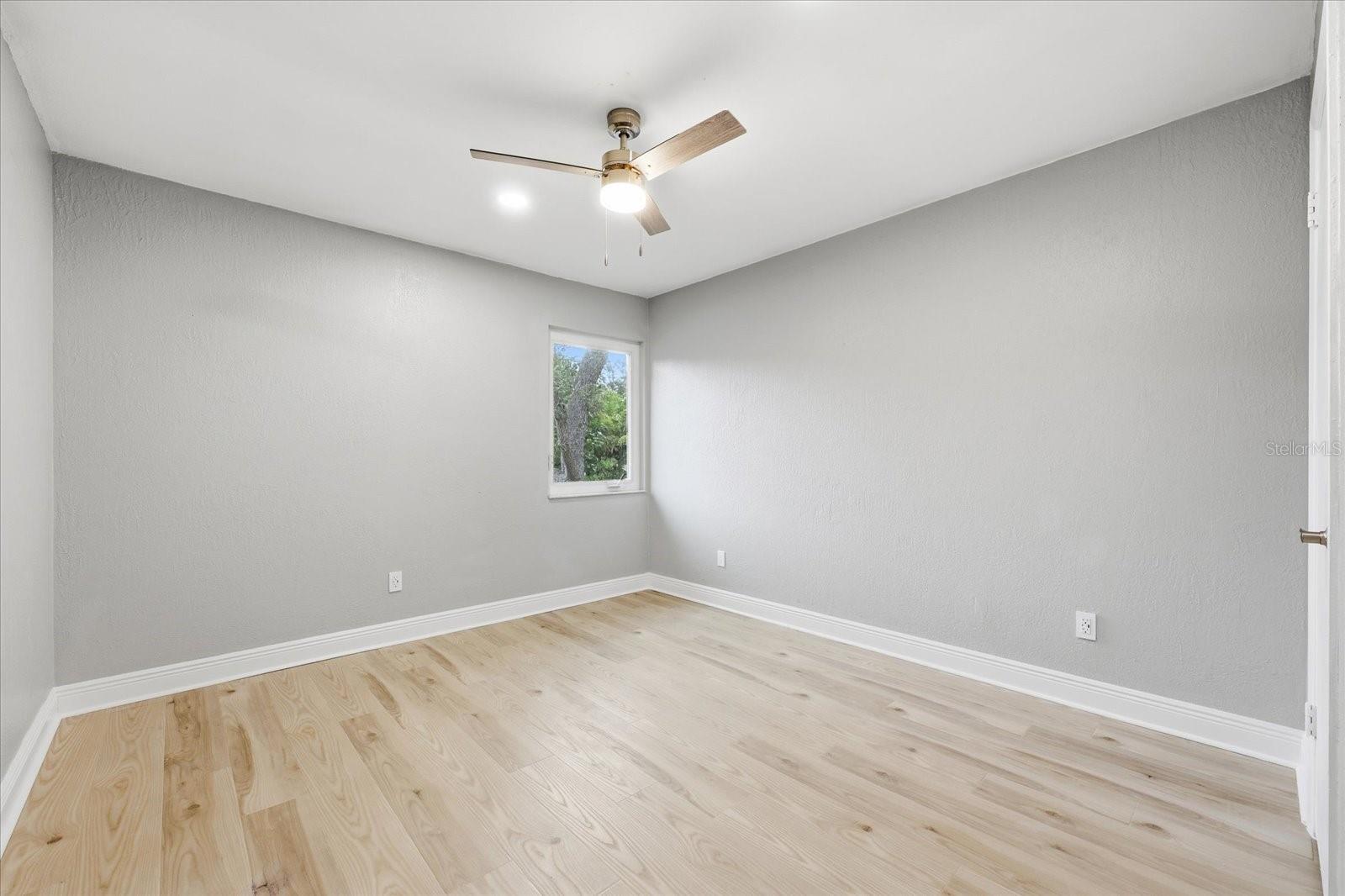 Image 11 of 20 For 4810 Dauphin Avenue B25