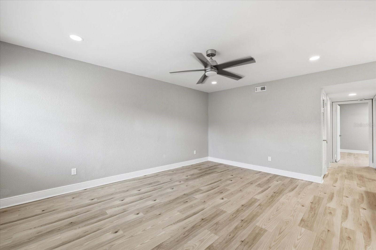 Image 5 of 20 For 4810 Dauphin Avenue B25