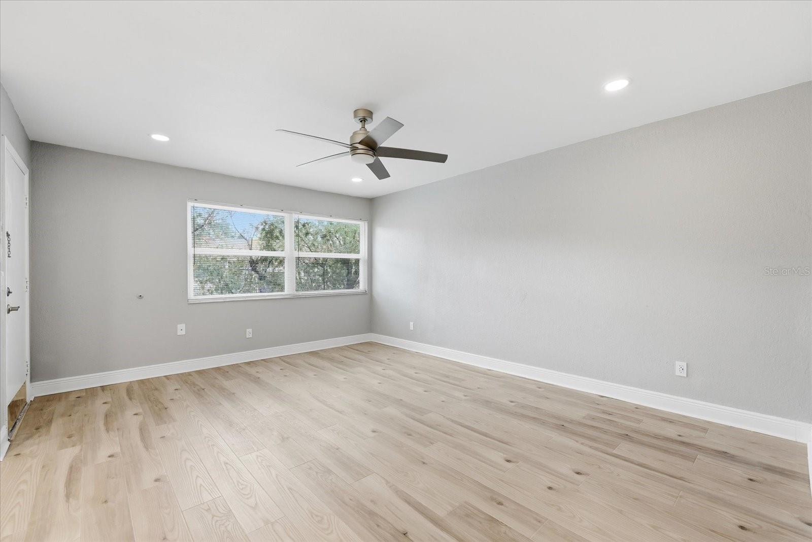 Image 6 of 20 For 4810 Dauphin Avenue B25