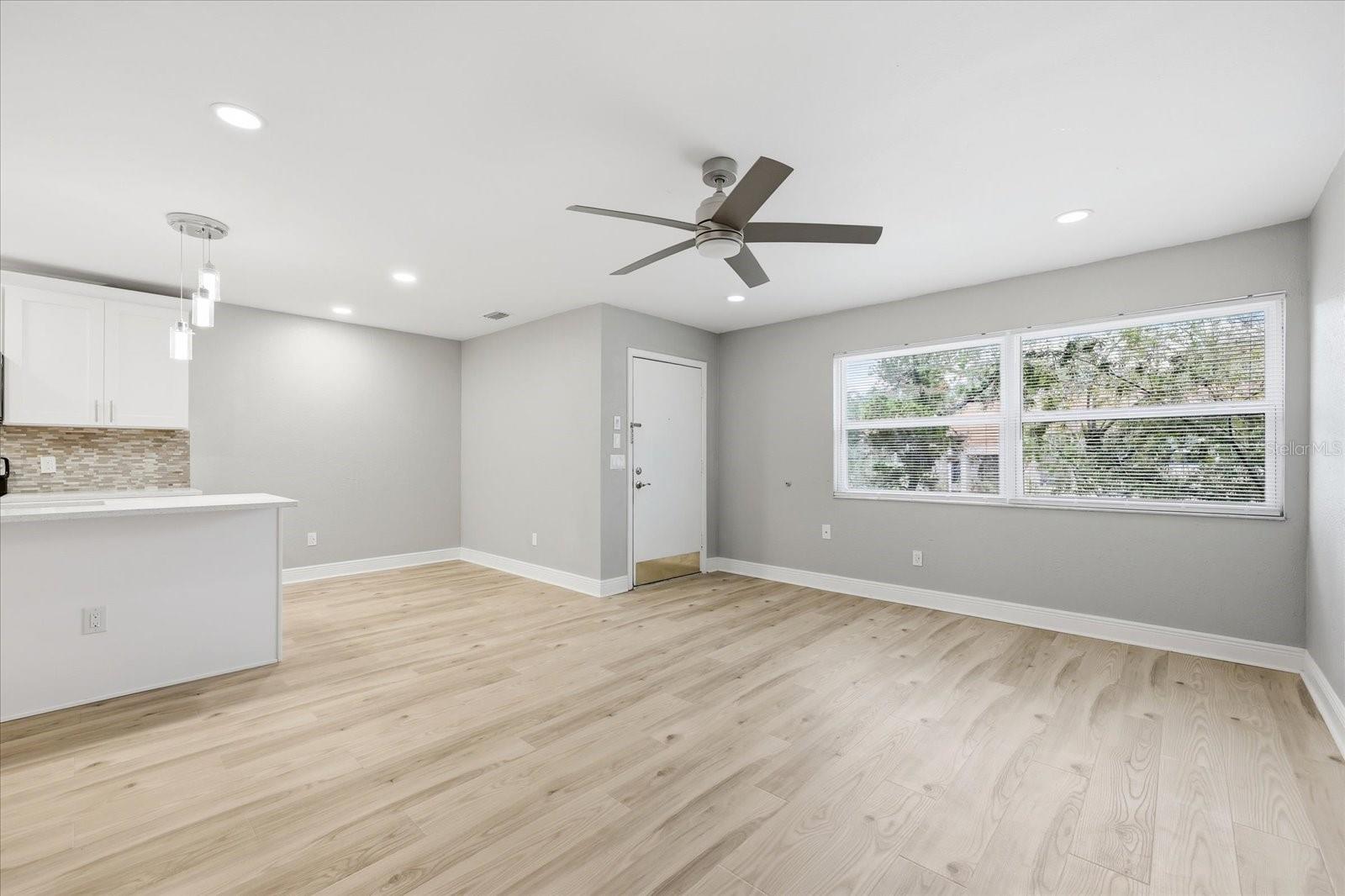 Image 7 of 20 For 4810 Dauphin Avenue B25