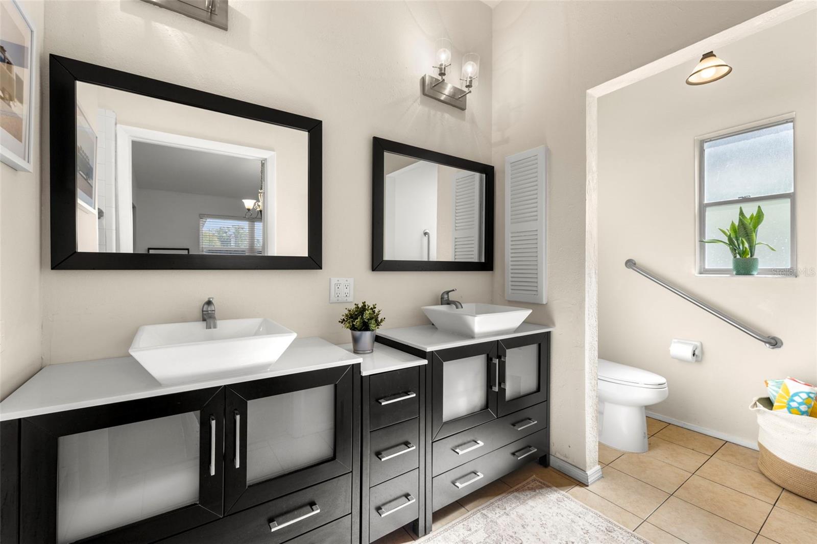 Image 10 of 24 For 878 Franklin Square Circle