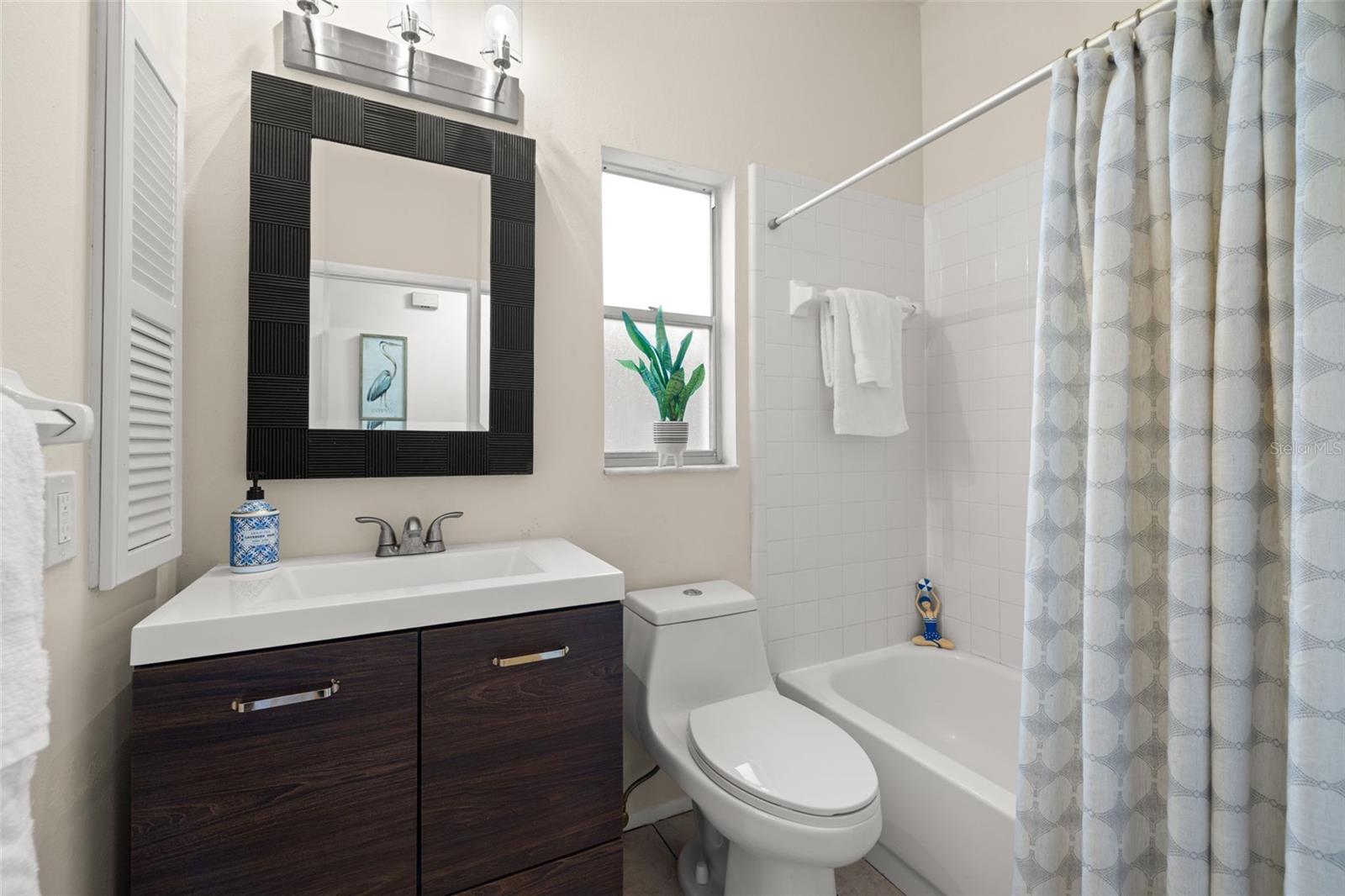 Image 13 of 24 For 878 Franklin Square Circle