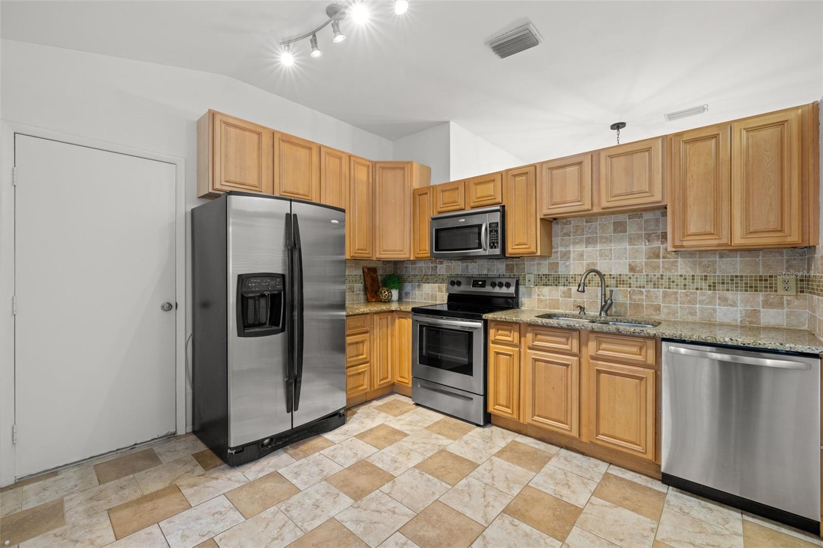 Image 16 of 24 For 878 Franklin Square Circle