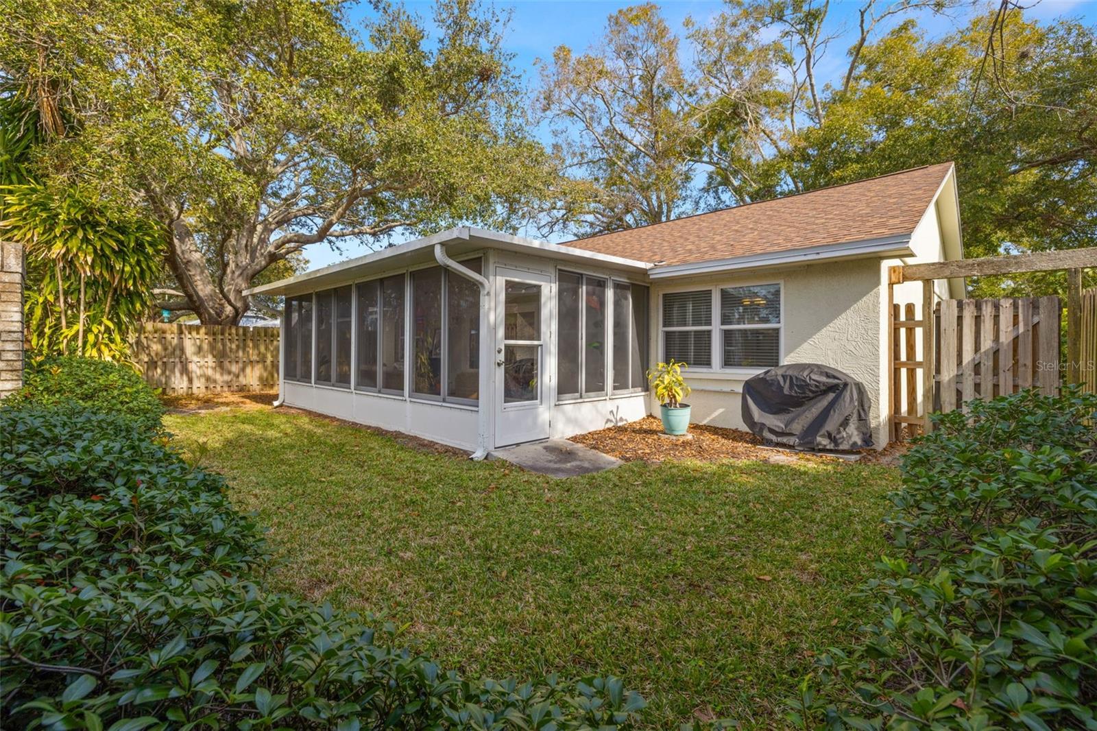 Image 18 of 24 For 878 Franklin Square Circle