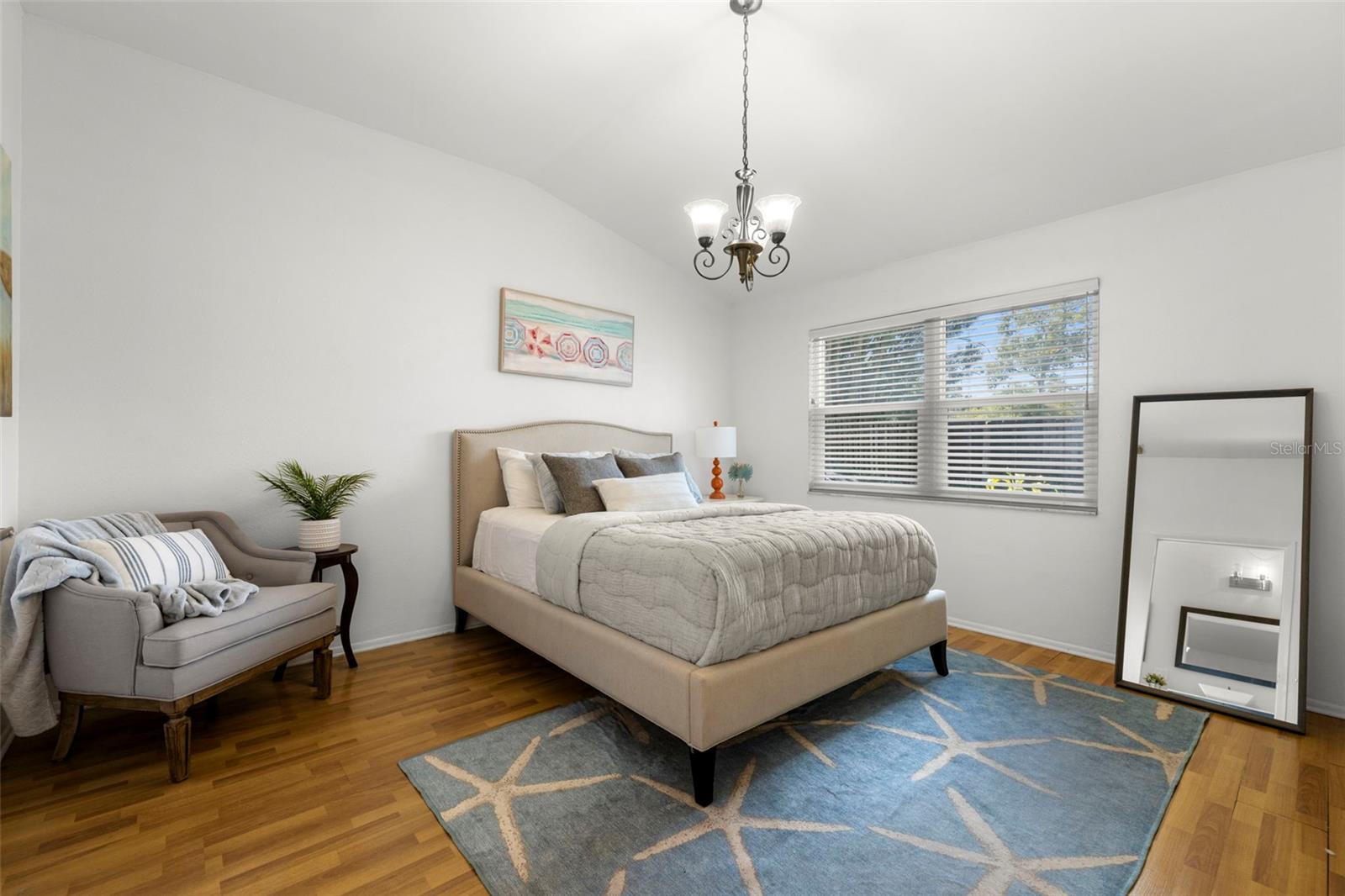 Image 3 of 24 For 878 Franklin Square Circle