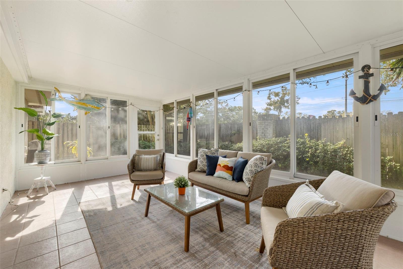 Image 4 of 24 For 878 Franklin Square Circle