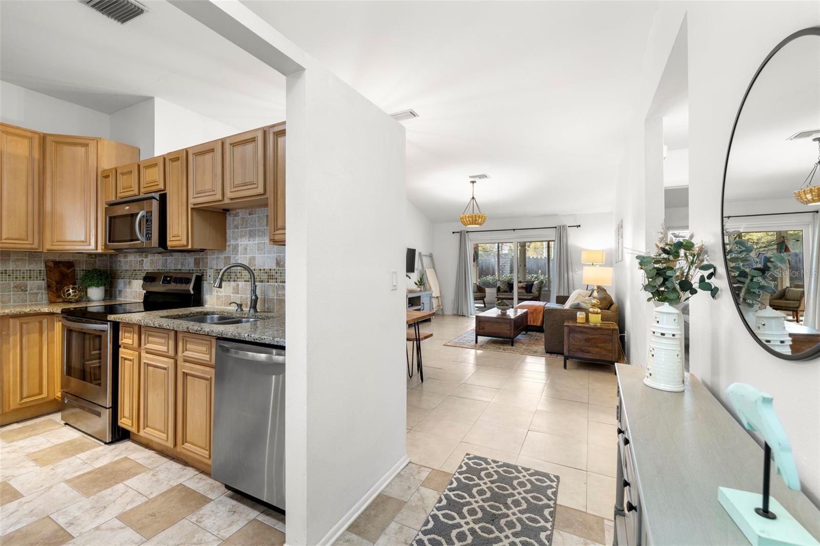 Image 6 of 24 For 878 Franklin Square Circle