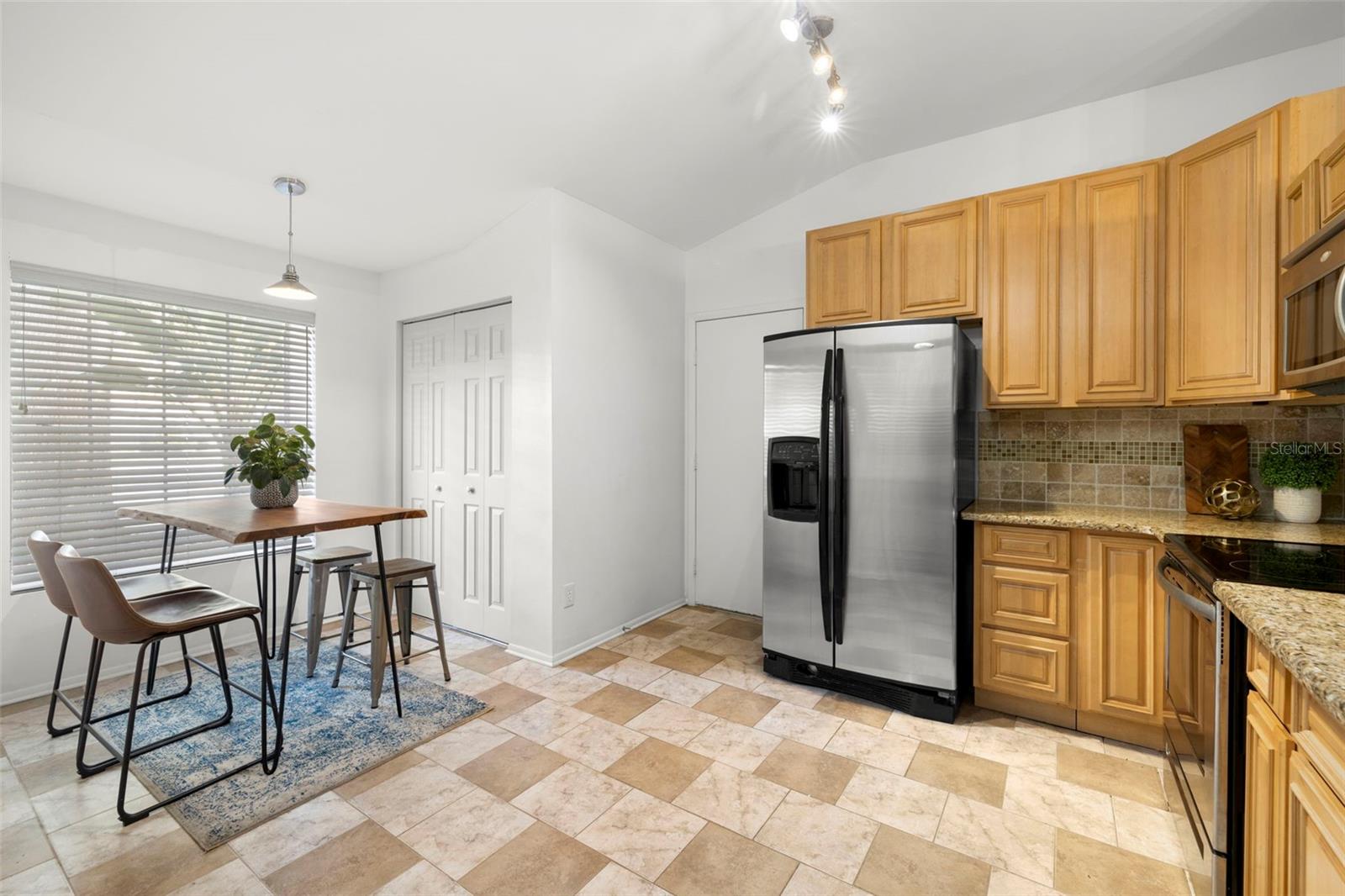 Image 7 of 24 For 878 Franklin Square Circle