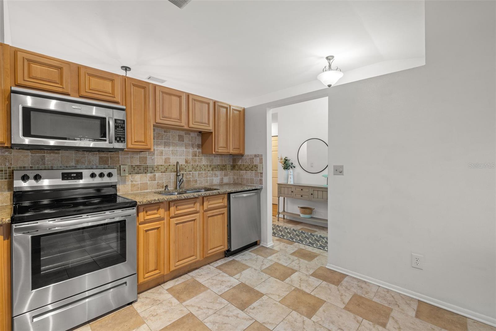 Image 8 of 24 For 878 Franklin Square Circle