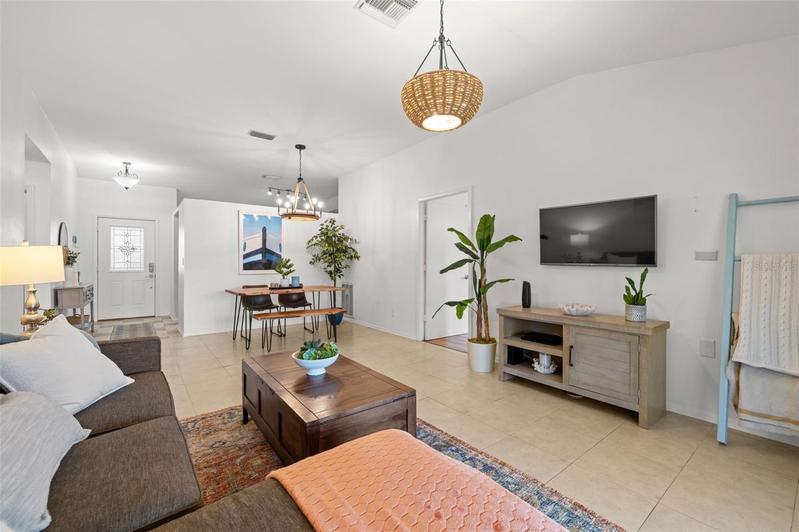 Image 9 of 24 For 878 Franklin Square Circle