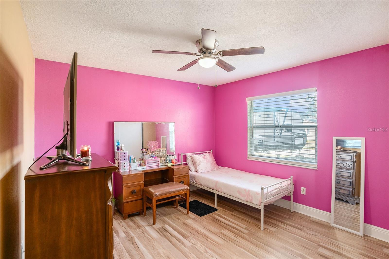 Image 10 of 15 For 909 Silver Ridge Way