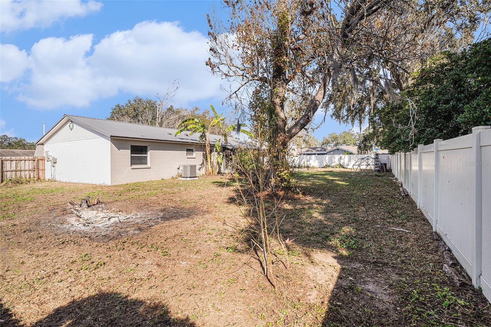 Image 14 of 15 For 909 Silver Ridge Way