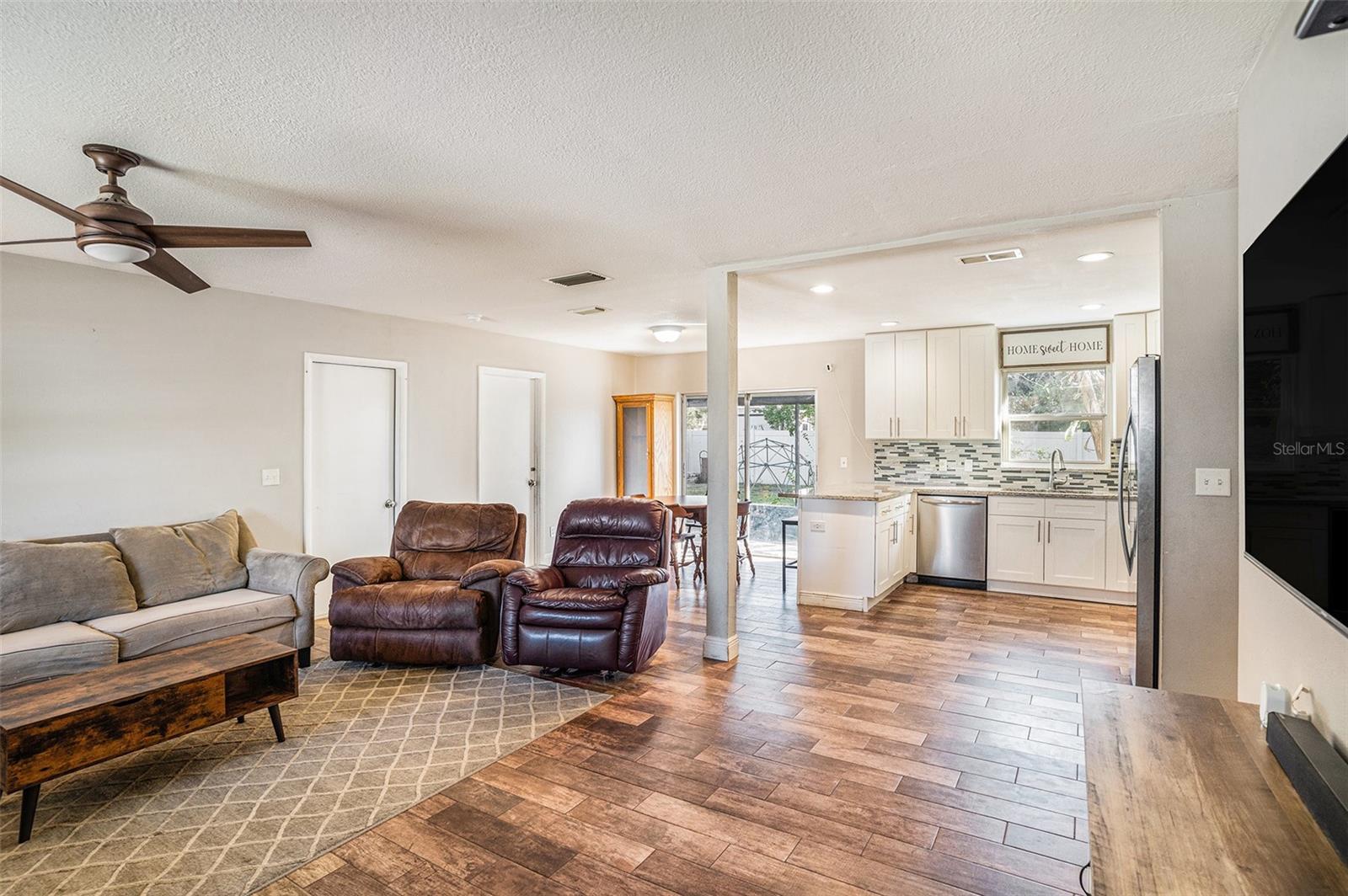 Image 3 of 15 For 909 Silver Ridge Way