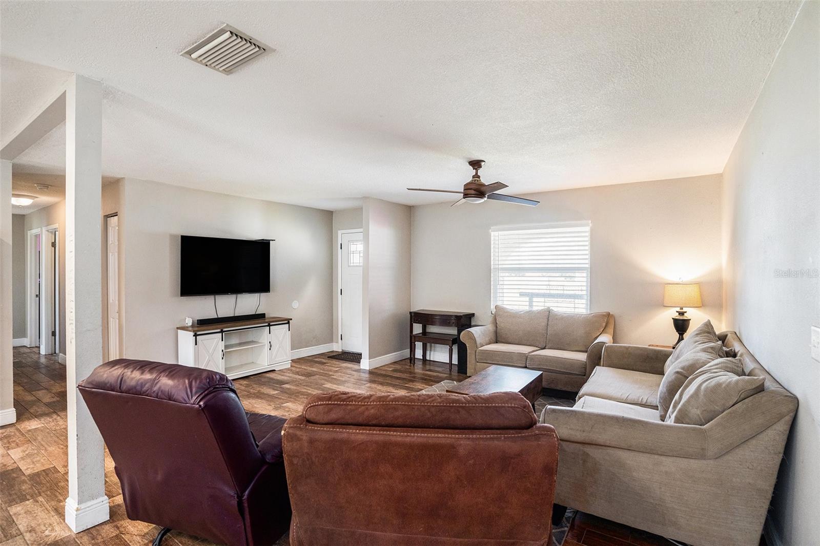 Image 4 of 15 For 909 Silver Ridge Way