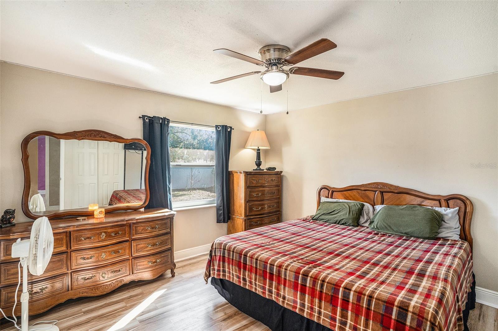 Image 7 of 15 For 909 Silver Ridge Way