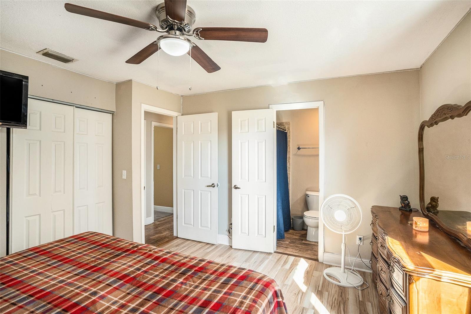 Image 8 of 15 For 909 Silver Ridge Way