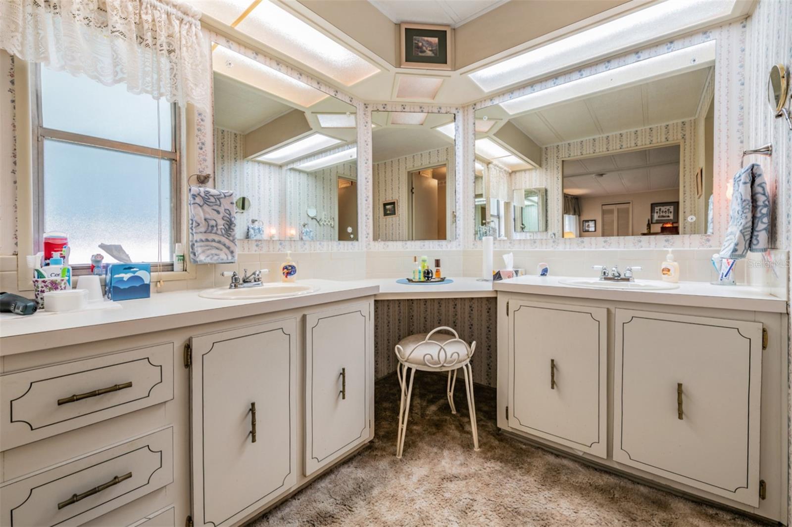 Image 7 of 30 For 1610 Reynolds Road 204