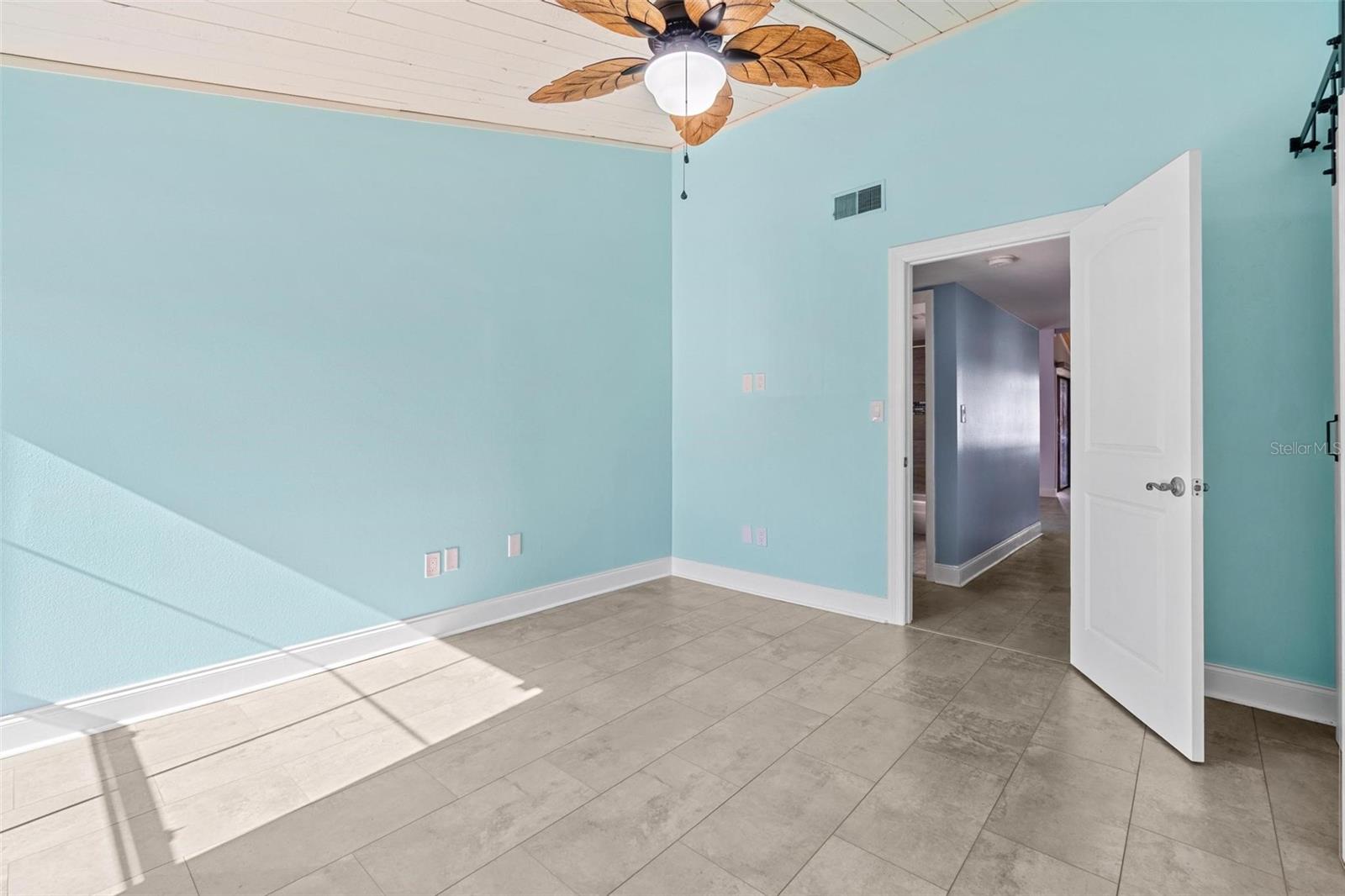 Image 16 of 27 For 546 Plaza Seville Court 88