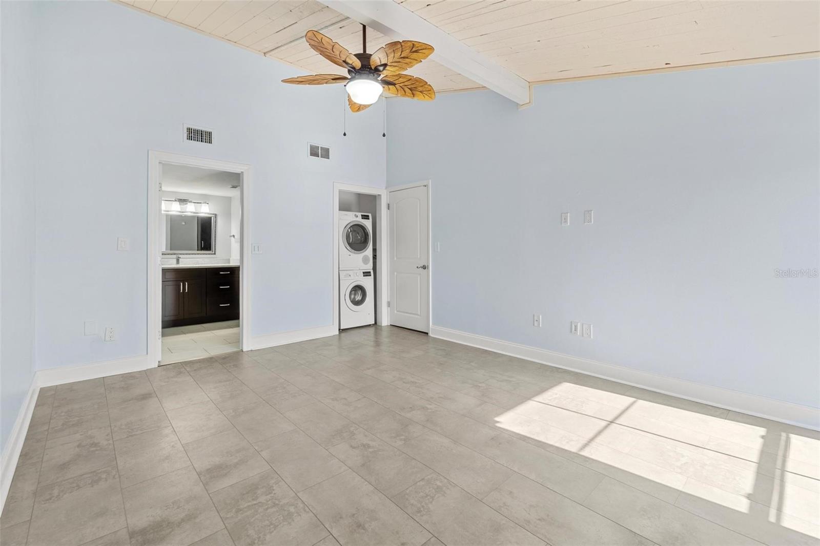 Image 18 of 27 For 546 Plaza Seville Court 88