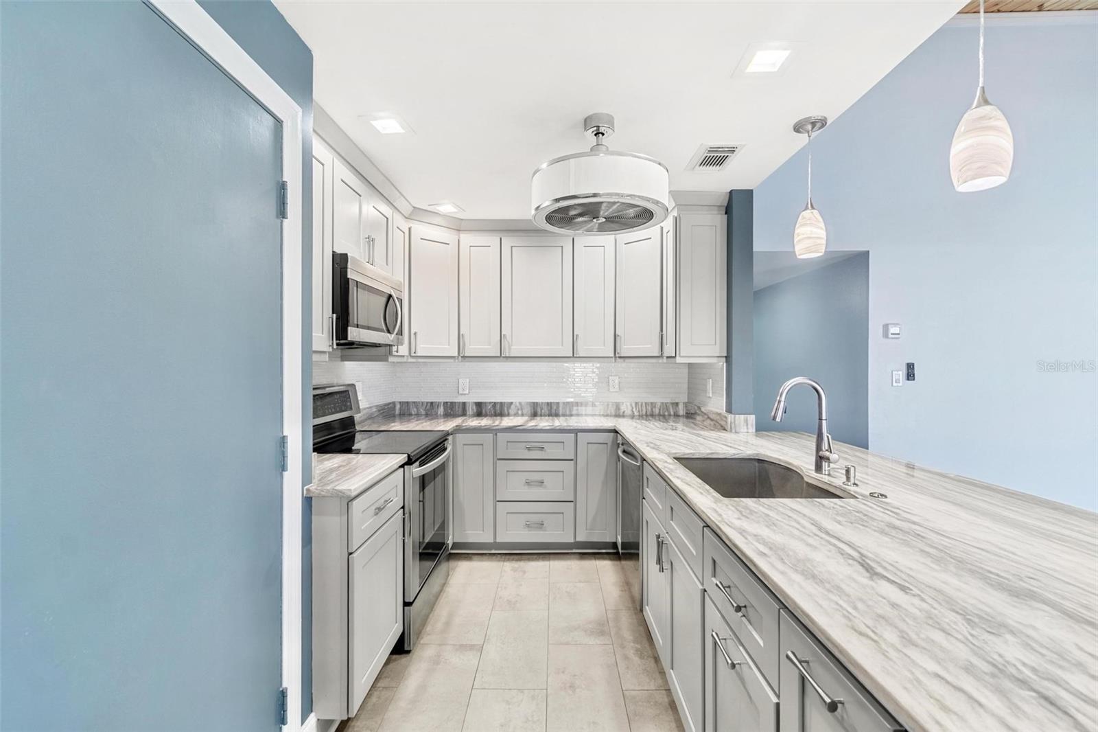 Image 7 of 27 For 546 Plaza Seville Court 88