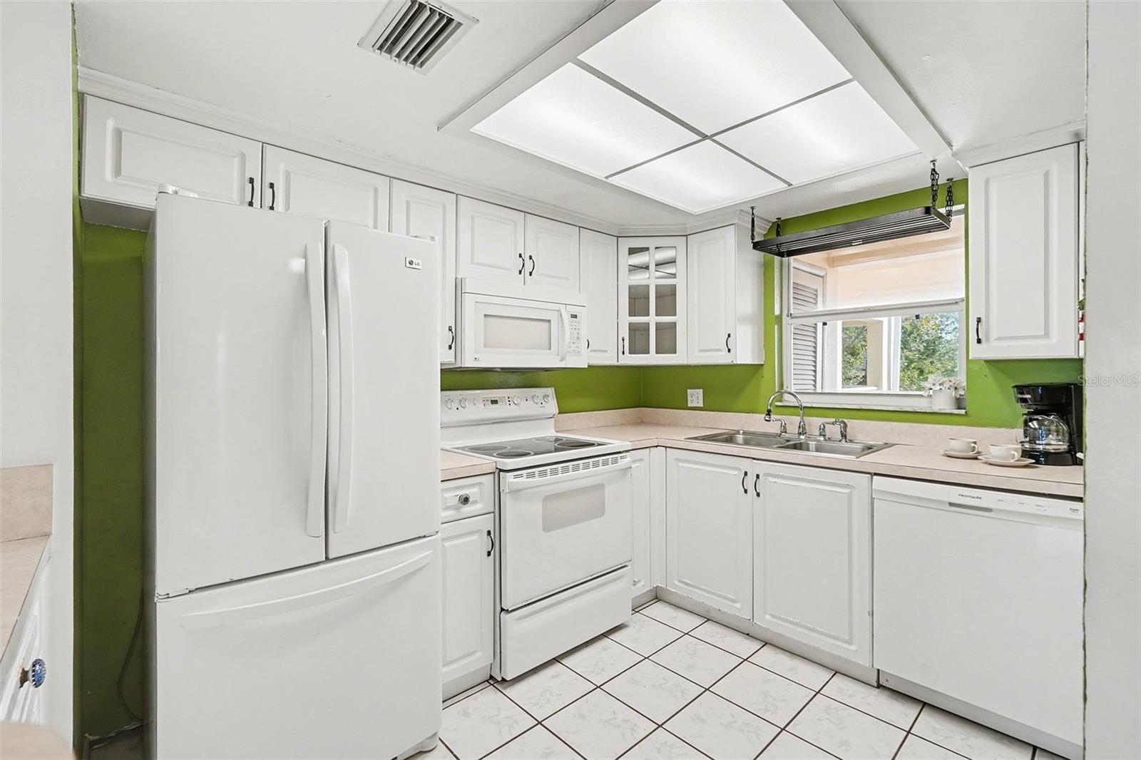 Image 15 of 46 For 1700 Pass A Grille Way 9