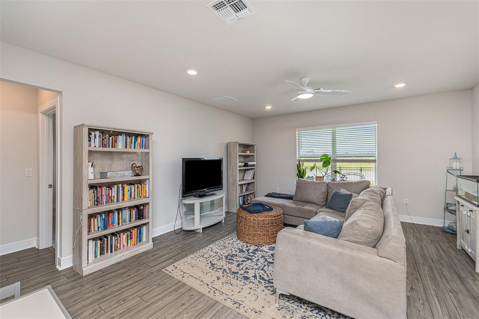 Image 4 of 36 For 8312 Reefbay Cove