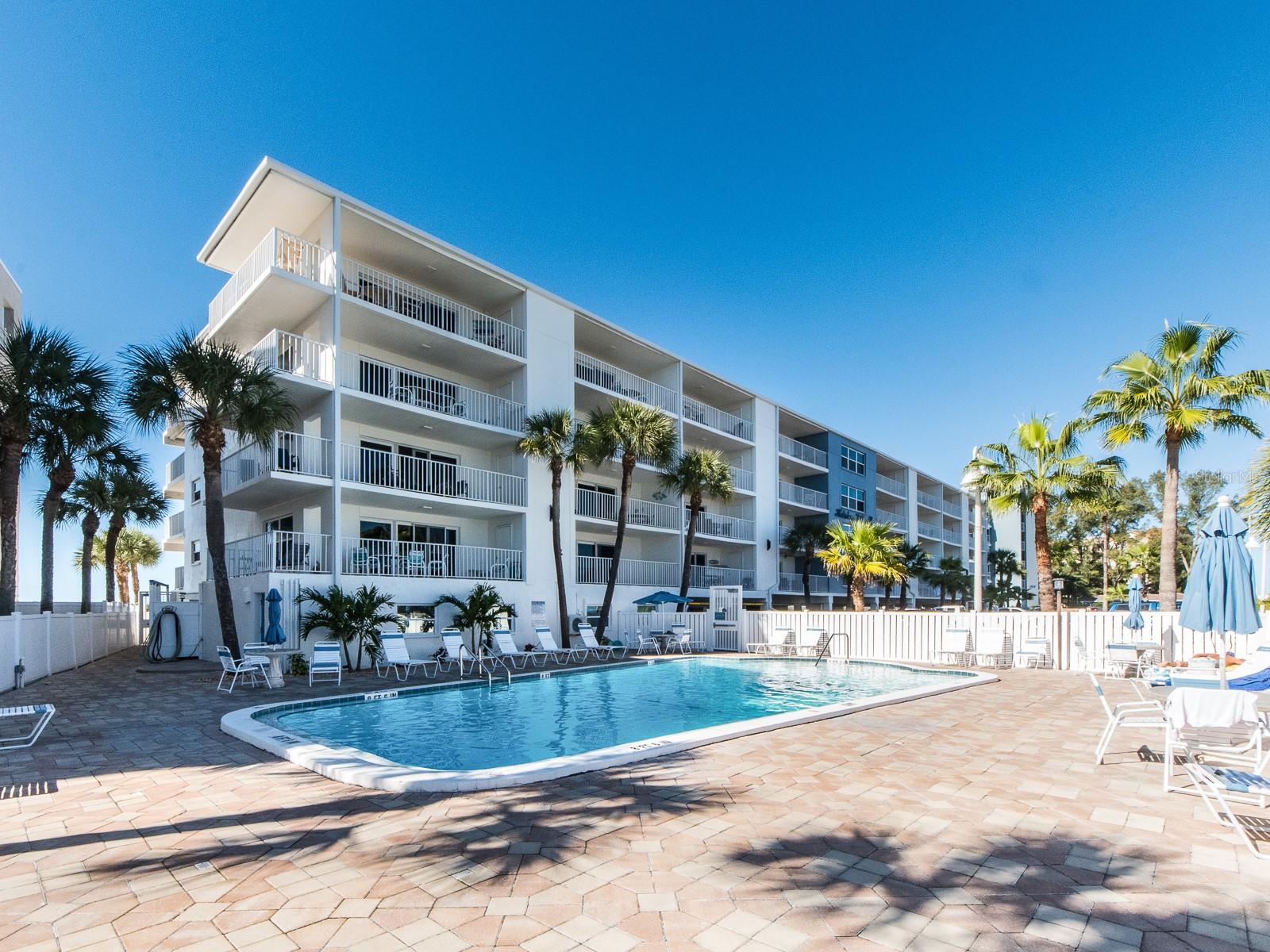 Image 29 of 36 For 19610 Gulf Boulevard 303