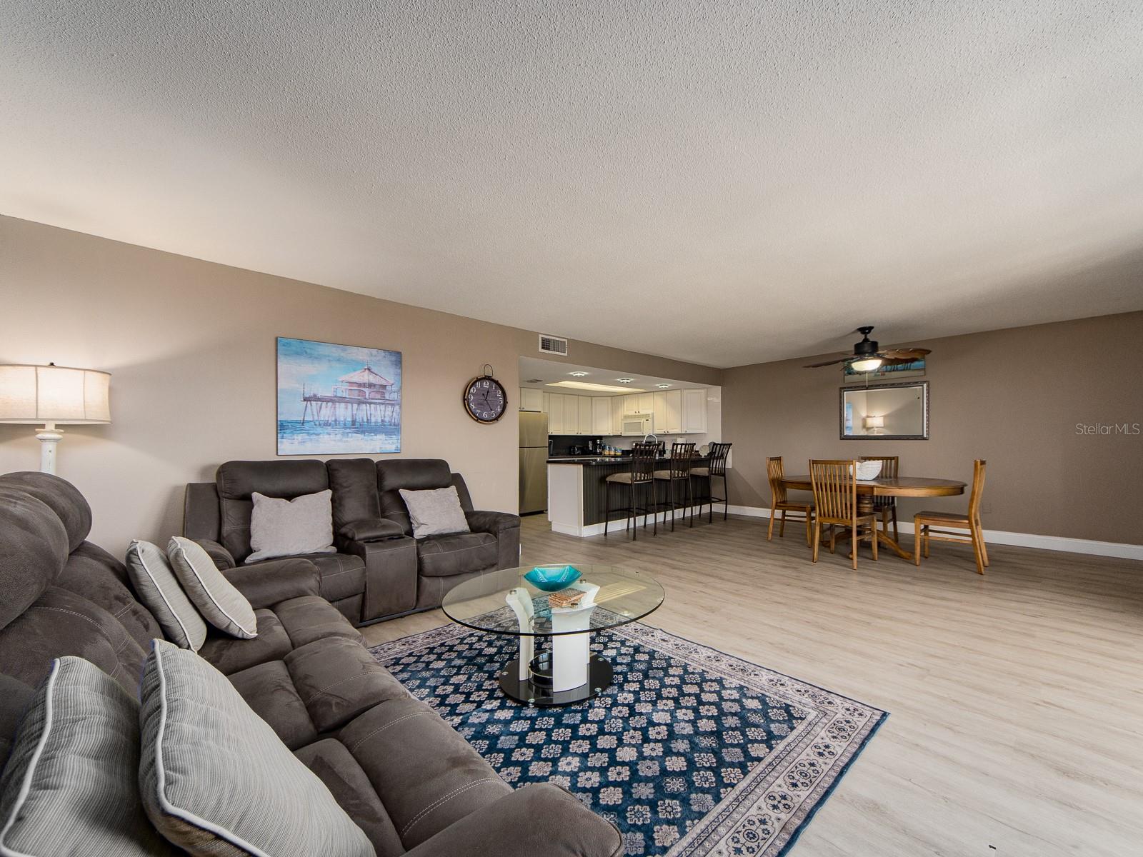 Image 3 of 36 For 19610 Gulf Boulevard 303