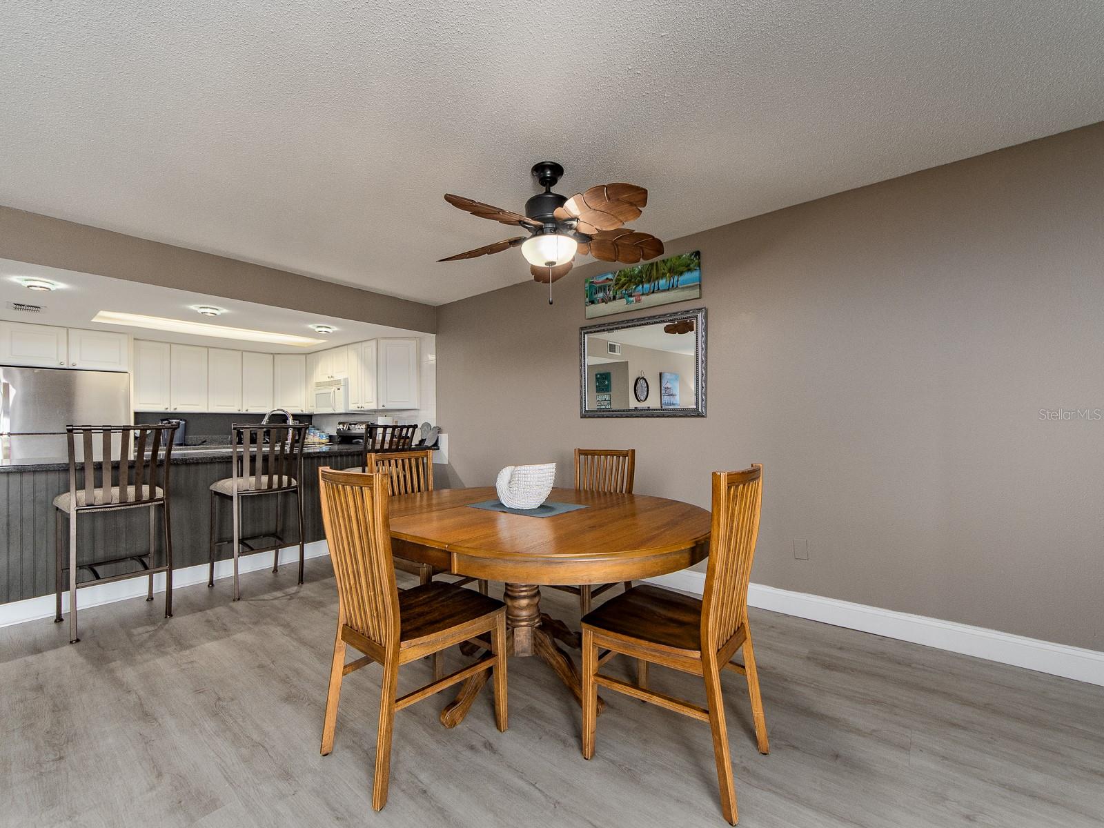 Image 4 of 36 For 19610 Gulf Boulevard 303