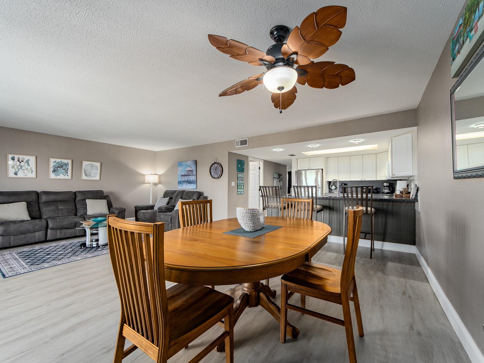 Image 5 of 36 For 19610 Gulf Boulevard 303