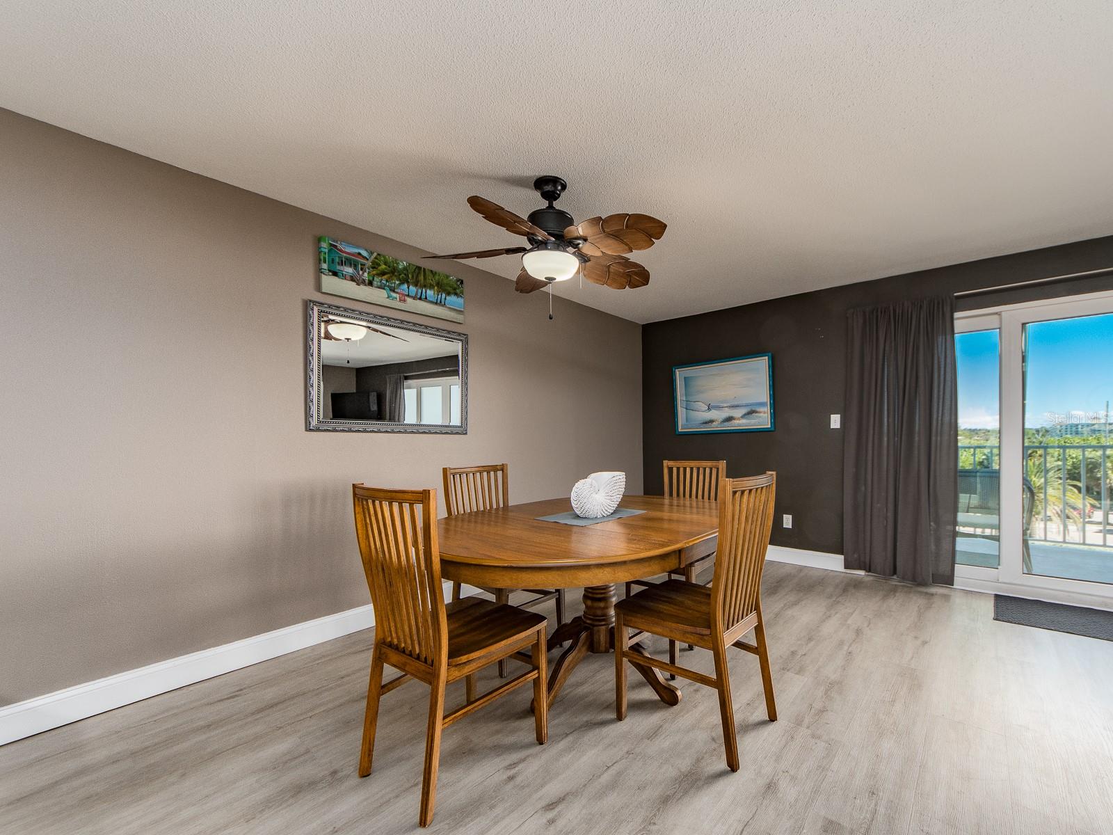 Image 6 of 36 For 19610 Gulf Boulevard 303