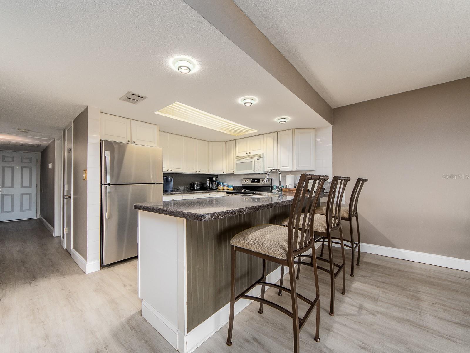 Image 7 of 36 For 19610 Gulf Boulevard 303