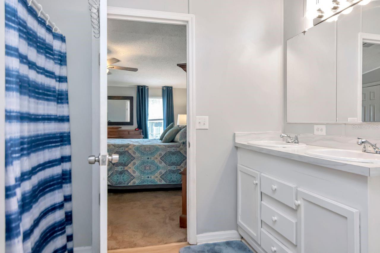 Image 20 of 38 For 10404 Hawk Court