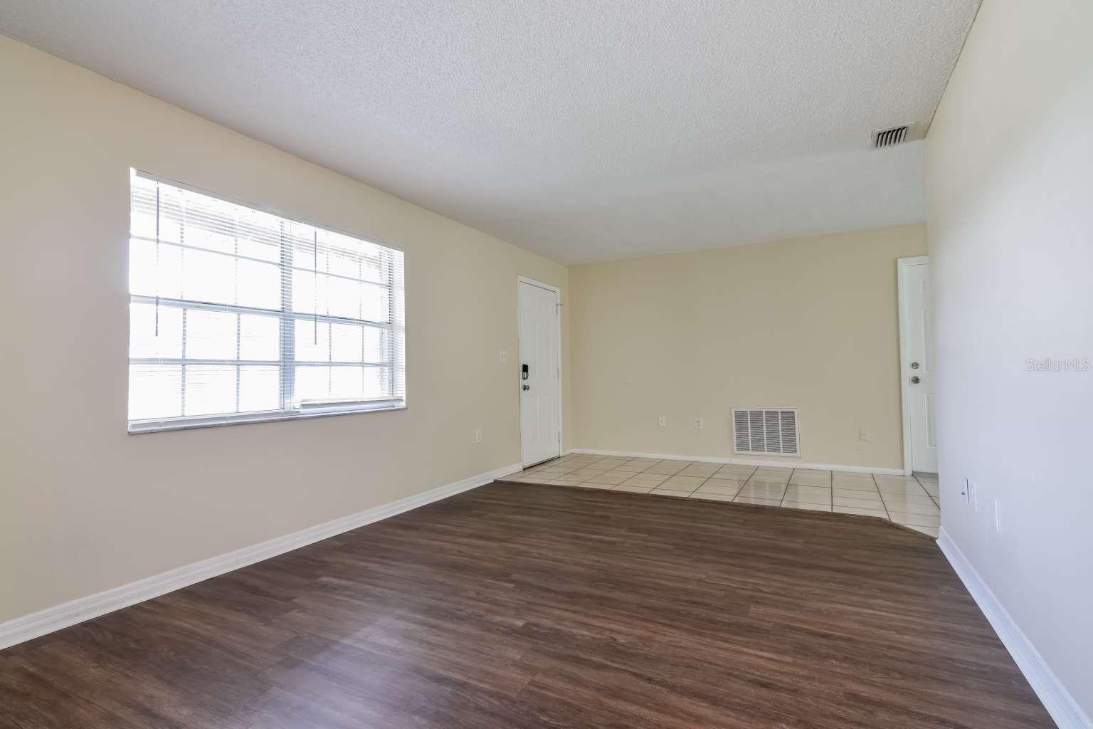 Listing photo id 2 for 7338 Coventry Drive