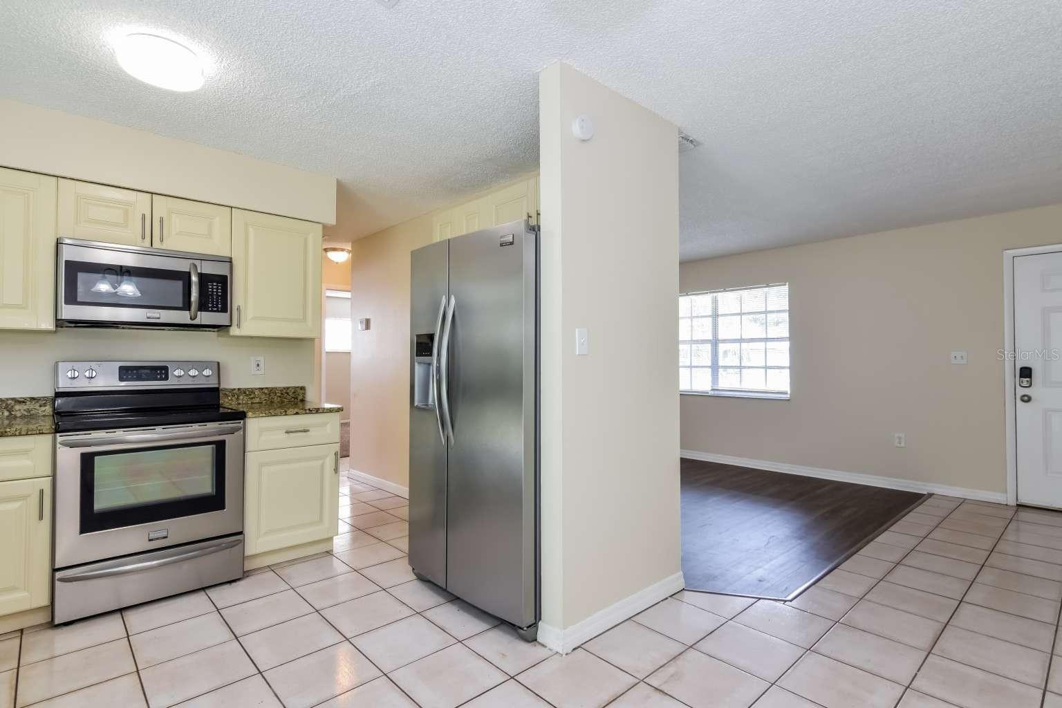 Listing photo id 3 for 7338 Coventry Drive