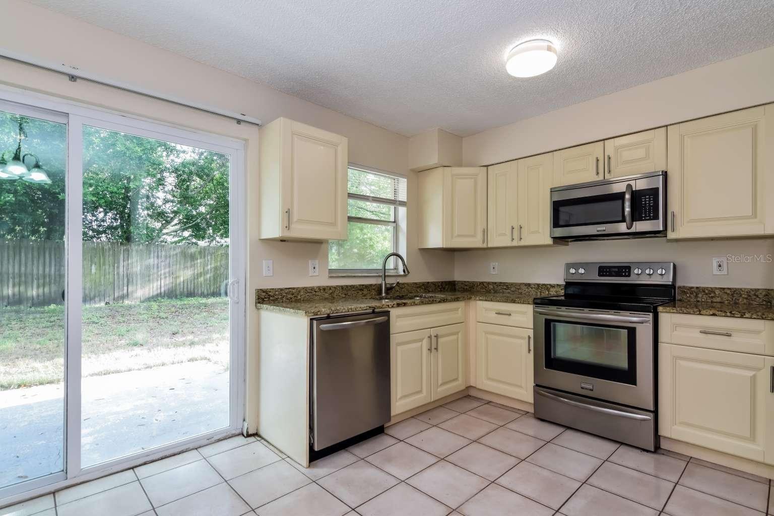 Listing photo id 5 for 7338 Coventry Drive