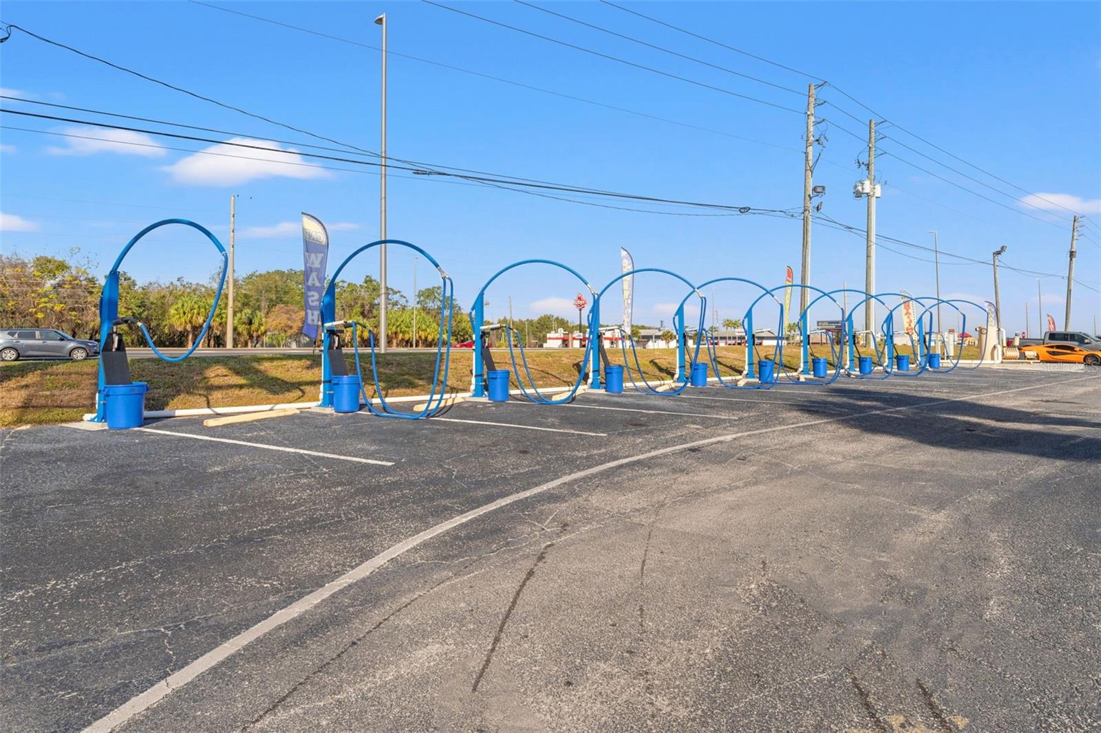 Listing photo id 9 for 1108 Commercial Way