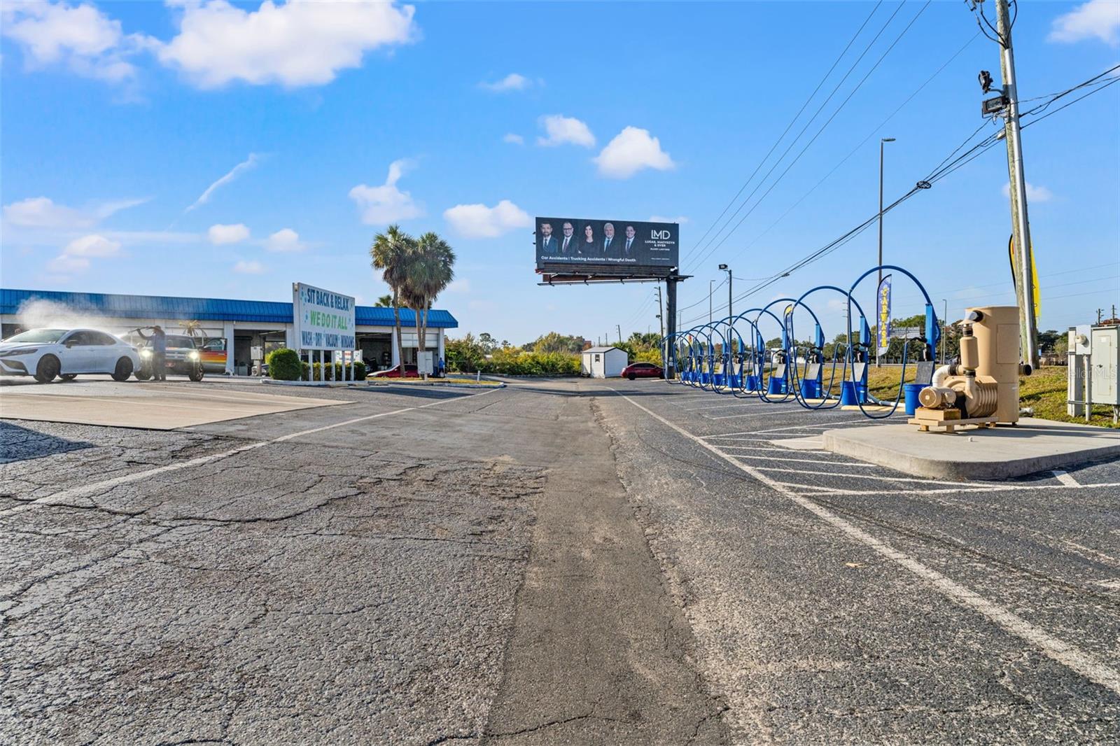 Listing photo id 10 for 1108 Commercial Way