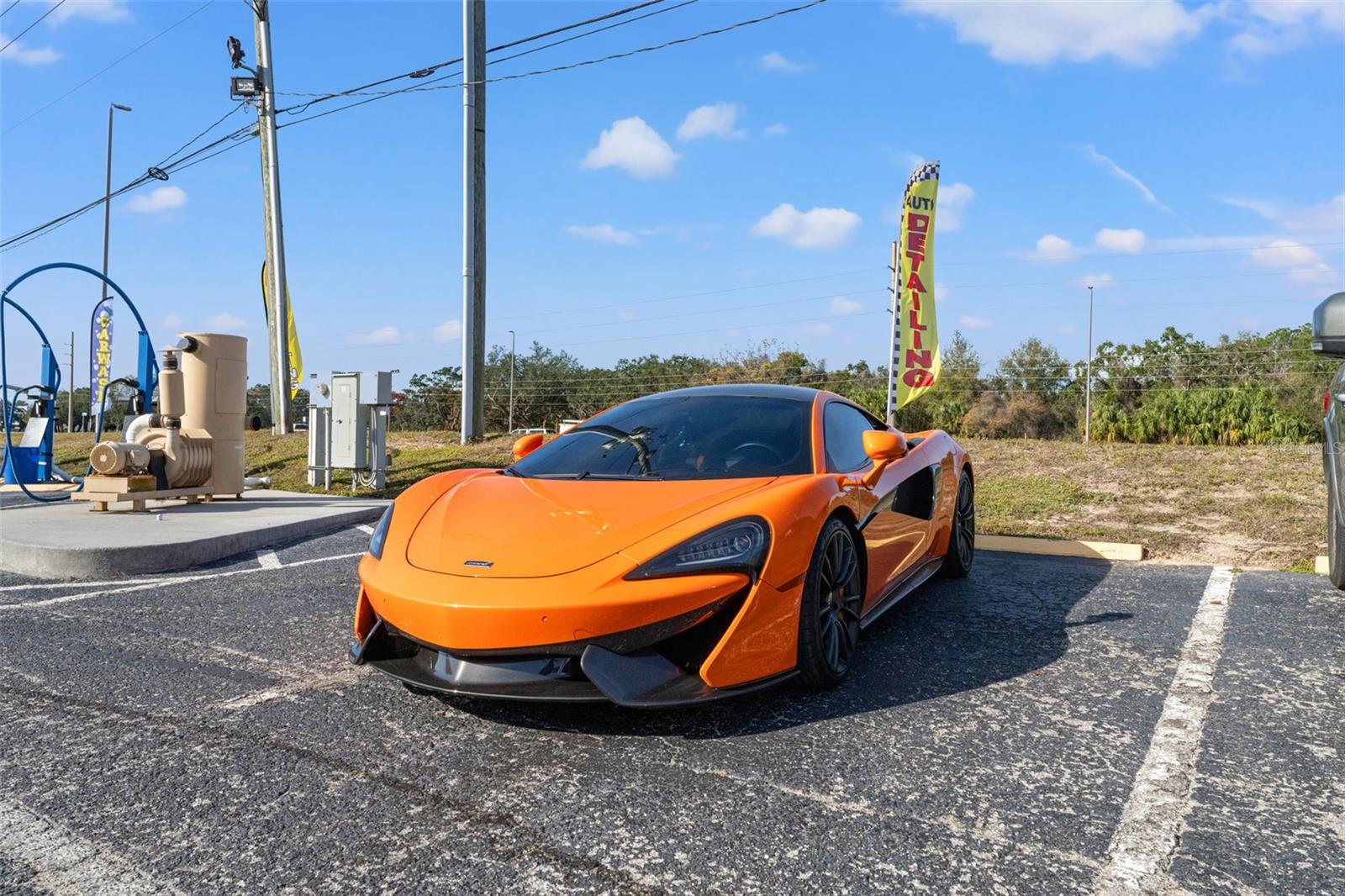 Listing photo id 11 for 1108 Commercial Way