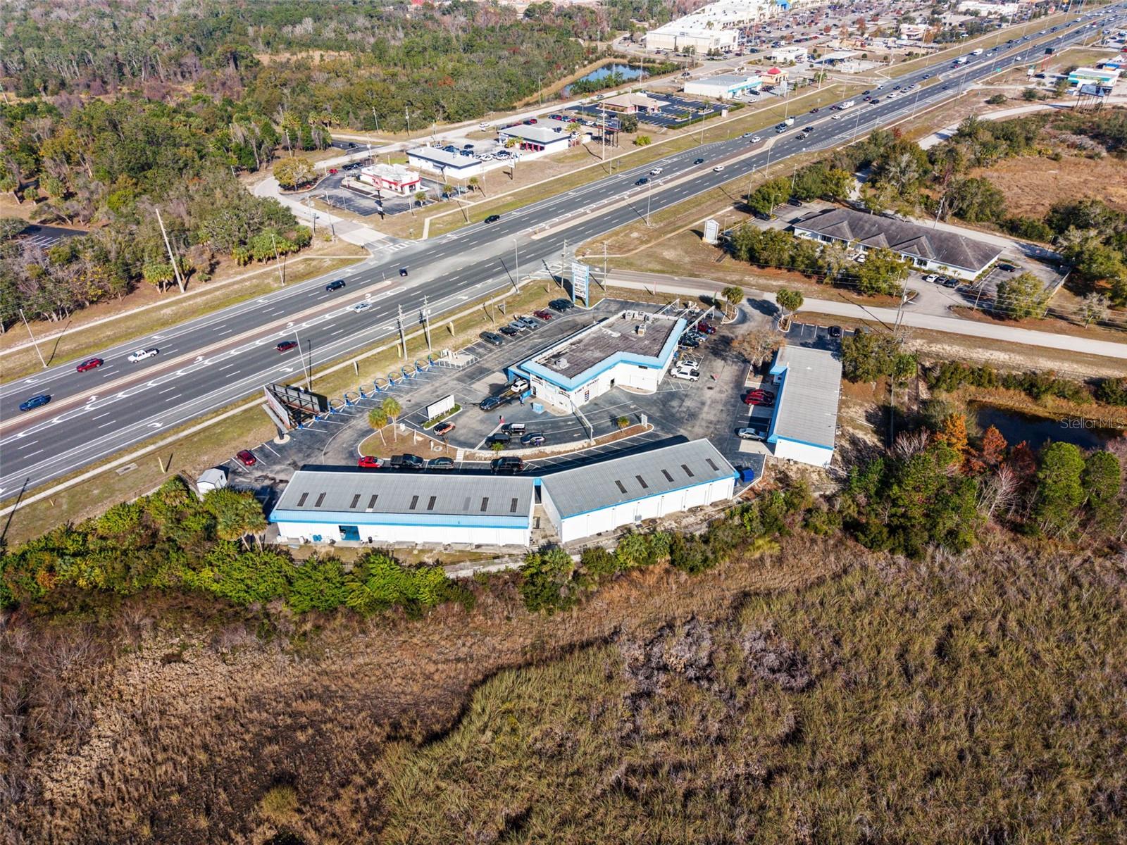 Listing photo id 0 for 1108 Commercial Way